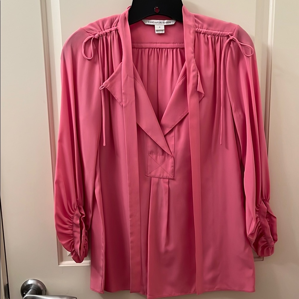 DIANE VON FURSTENBERG. pink blouse. Size 2